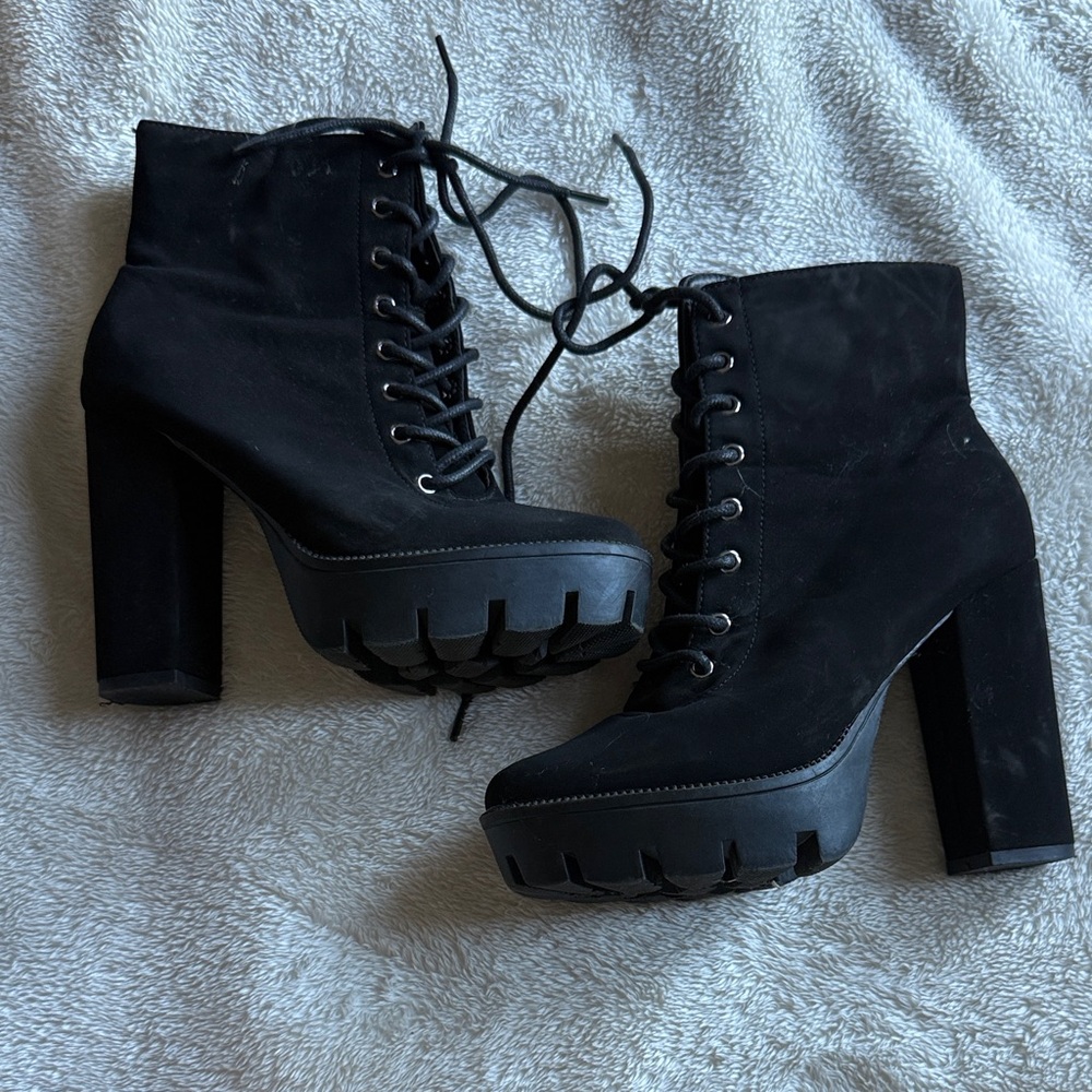 TOP Moda Black Chunky Heel Lace-Up Boots size 6/7